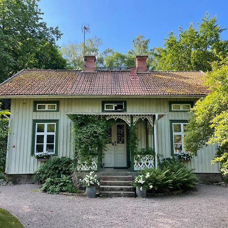 Aeppelgarden Bed & Breakfast Мариестад Екстериор снимка