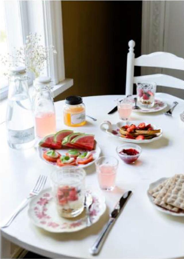 Aeppelgarden Bed & Breakfast Мариестад Екстериор снимка