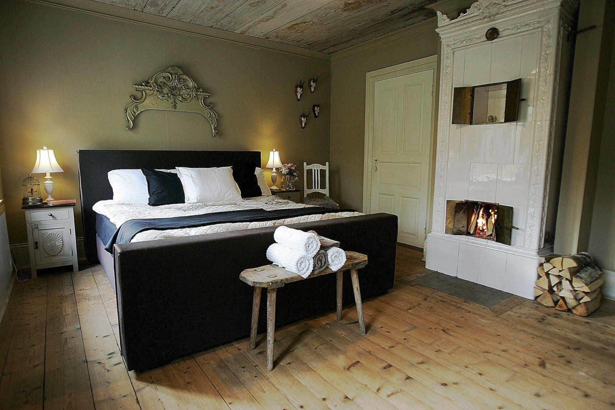 Aeppelgarden Bed & Breakfast Мариестад Екстериор снимка